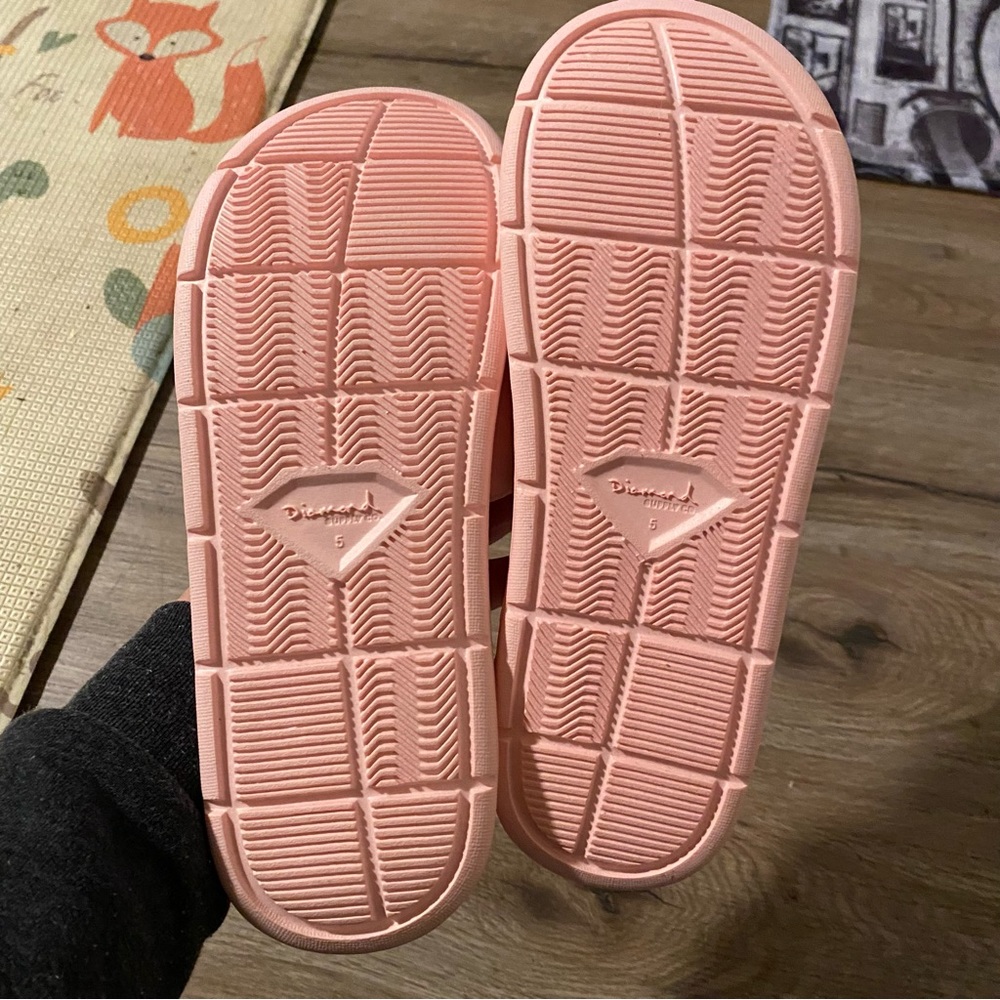 Diamond Supply Pink Slides Men’s 5 Women’s 7 - Picture 3 of 3